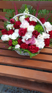 Aranjament floral în Cos cu bujori