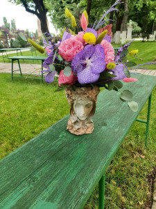 Aranjament in vaza statuie