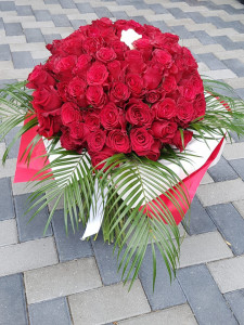 Buchet cu 101 trandafiri