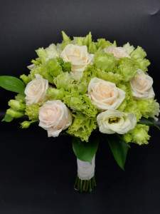 Buchet de mireasa cu trandafiri si lisianthus!