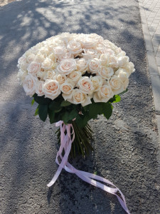 Buchet 101 trandafiri ivoire