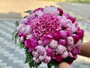 Buchet de bujori roz mare