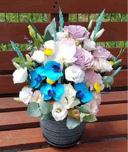 Aranjament Floral cu Orhidee si Trandafiri in vas ceramic