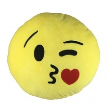 3. Perna Emoji - HEART KISS