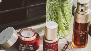 Produsele cosmetice Clarins iti infrumuseteaza tenul