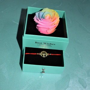 Martisor bratara in cutie cu sertar si trandafir criogenat