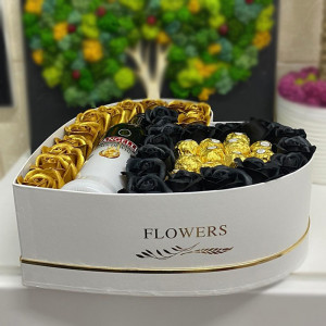 Cadou cutie inima alba cu trandafiri de sapun, Angelli si praline Ferrero Rocher, negru