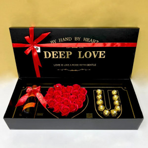 Pachet cadou I Love you, ce contine 19 trandafiri de sapun, Proseco Mionetto Orange 200ml si praline Ferrero Rocher, Negru-Rosu