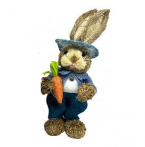 Figurina decorativa din paie, Iepuras Harley cu palarie si morcov, 33 cm