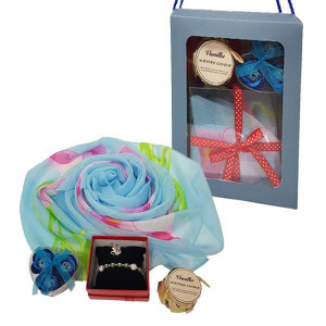 Set special, Womens's Day cu esarfa, martisor, lumanare parfumata si 3 trandafiri din sapun, bleu