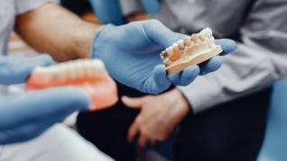 Puteți avea implanturi dentare cu pierderi osoase grave?