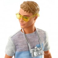 Papusa Ken cu accesorii pentru vacanta Barbie