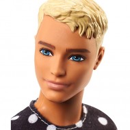 Papusa Ken Fashionistas blond cu tricou cu buline Barbie