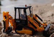 Buldoexcavator cu senile Britains JCB 1 CXT 1:32