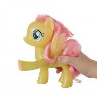 Figurina Fluttershy cu lumini Shining Friends My Little Pony