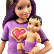 Papusa Barbie Skipper bruneta cu bebelus blond si accesorii