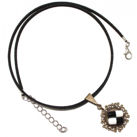 Colier pandantiv model floral cu pastilute negre din rasina