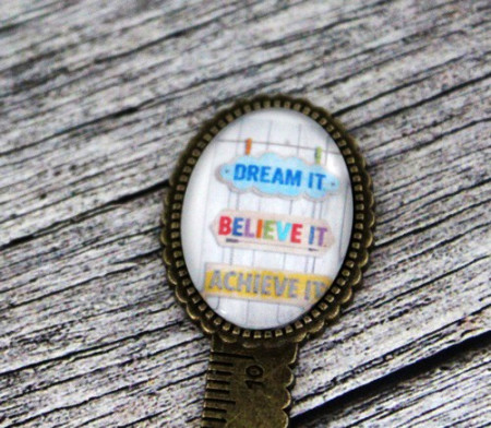Semn de carte, cheie gradata, bronz, cu mesaj personalizat - "Dream it"