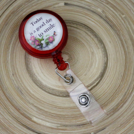 Accesoriu ecuson "Today is a good day to smile"