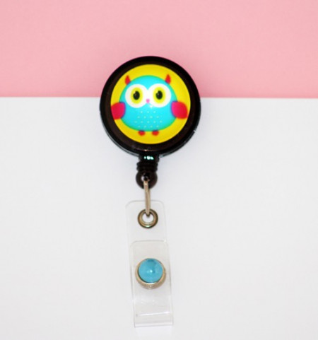 Accesoriu ecuson cu bufnita colorata