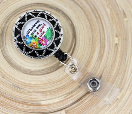 Accesoriu ecuson cu mesajul "Whatever you are, be a good one" - stea argintie