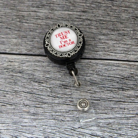 Accesoriu ecuson - "Trust me, I'm a doctor"