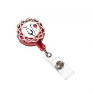 Accesoriu ecuson rosu, personalizat cu stetoscop, fimo cu baza floricica