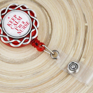 Accesoriu ecuson cu mesajul "Keep calm, I'm a nurse"- baza floricica argintie