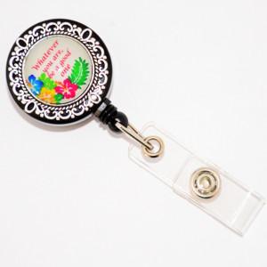 Accesoriu ecuson cu mesajul "Whatever you are, be a good one"