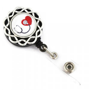 Accesoriu ecuson stetoscop negru si inimioara rosie - model floricica