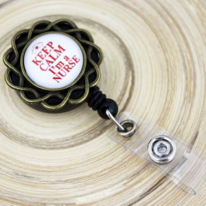 Accesoriu ecuson cu mesajul "Keep calm, I'm a nurse"- baza floricica bronz