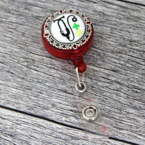 Accesoriu ecuson rosu, retractabil, personalizat cu pastiluta verde deschis, fimo