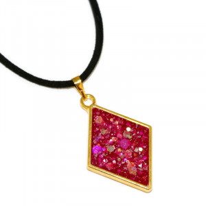 Pandantiv handmade rasina romb roz sclipicios