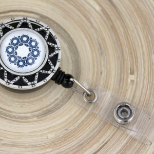 Accesoriu ecuson personalizat cu mandala albastra - stea argintie