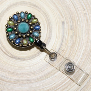 Accesoriu ecuson cu mandala variatii de bleu