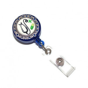 Accesoriu ecuson albastru, retractabil, personalizat cu pastiluta fimo verde inchis