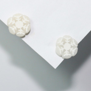 Cercei pe lob fulgi ivory