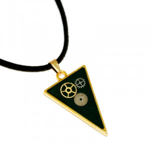 Pandantiv handmade rasina steampunk triunghi auriu