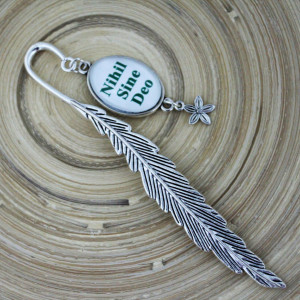 Semn de carte - pana cu mesaj personalizat-"Nihil Sine Deo"