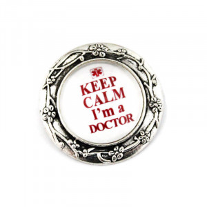 Brosa argintie personalizata cu text doctor
