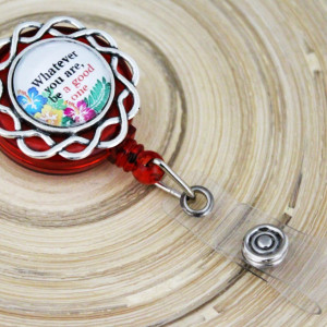 Accesoriu ecuson cu mesajul "Whatever you are, be a good one" - floare argintie