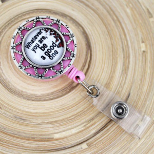 Accesoriu ecuson roz cu mesajul "Whatever you are, be a good one" - stea argintie