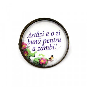 Brosa cu mesaj personalizat "Astazi e o zi buna pentru a zambi"