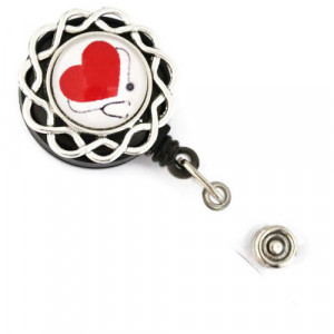 Accesoriu ecuson inimioara rosie si stetoscop - model floricica