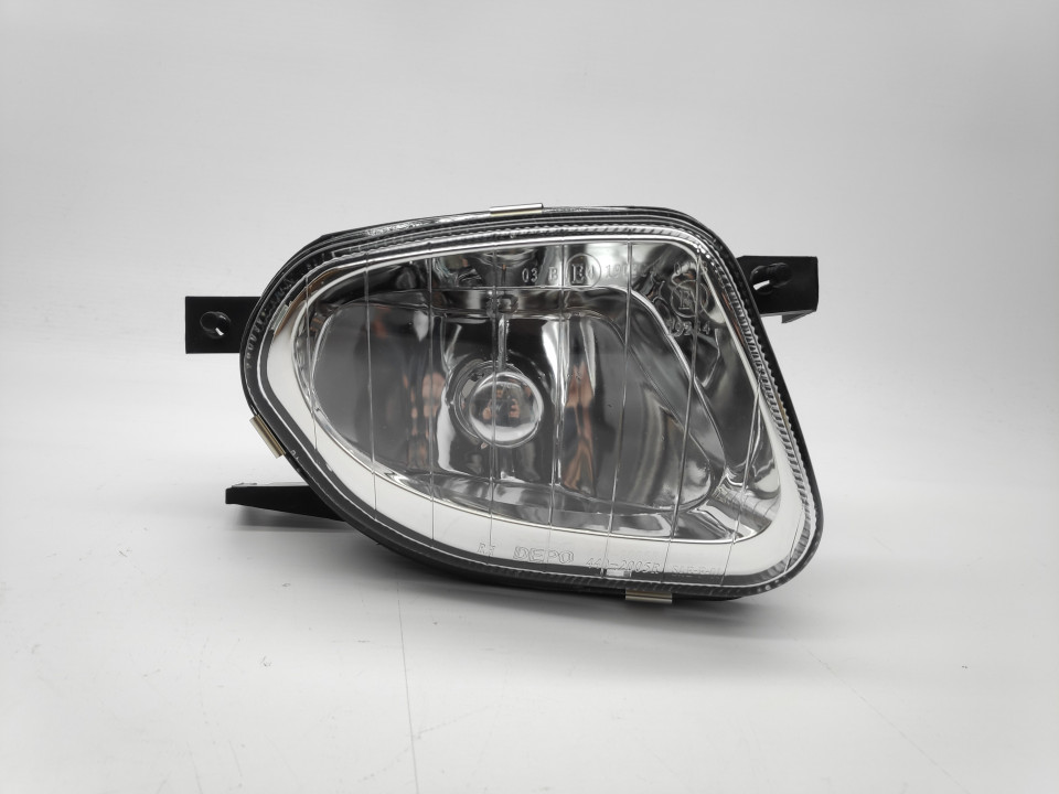 Peça - Farol Nevoeiro Direito Mercedes W211 E Class/ Sprinter 02-12