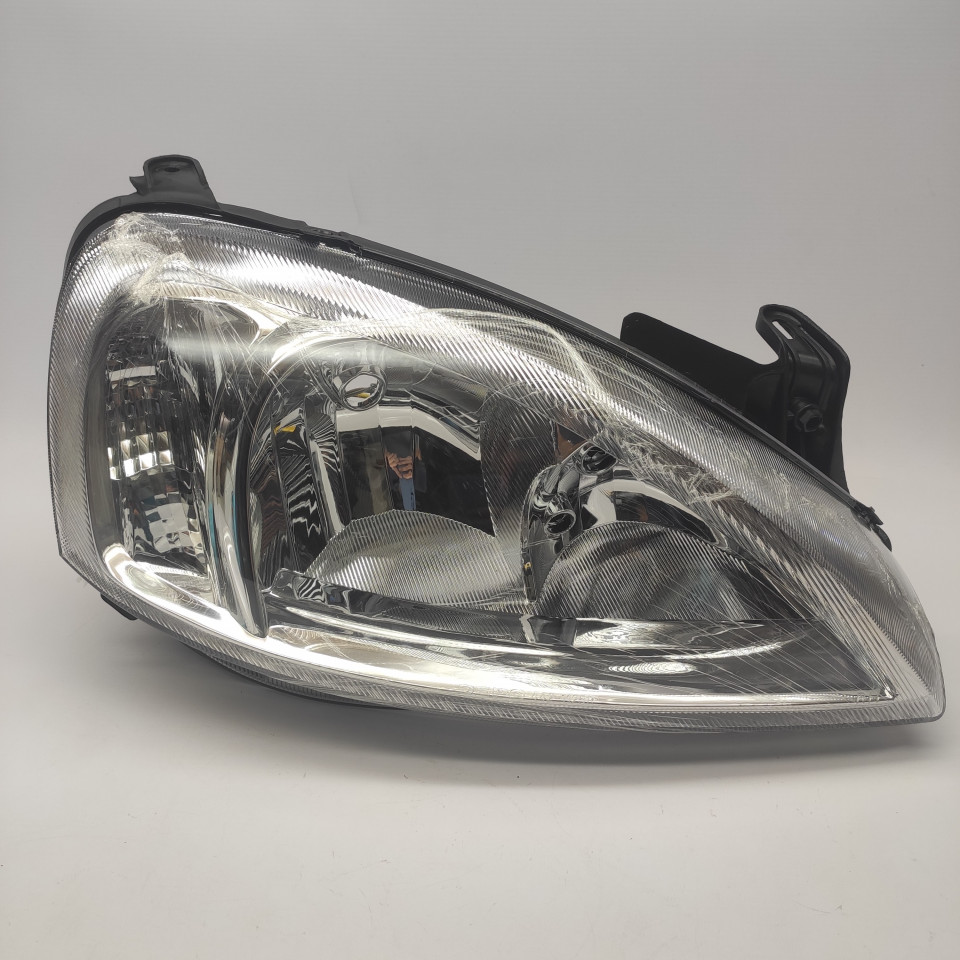 Peça - Farol Direito Opel Corsa C 03-06