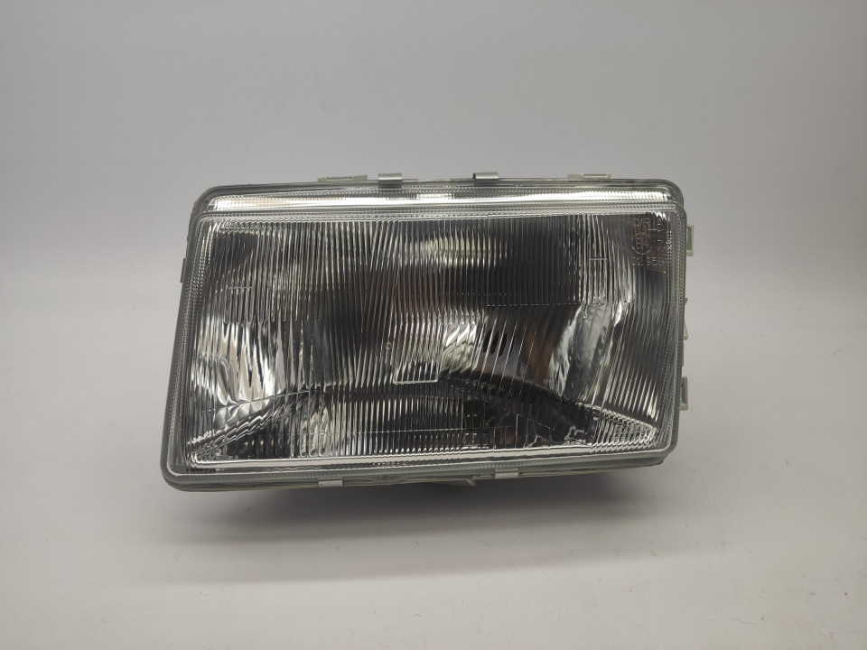 Peça - Farol Esquerdo Renault R21 / Trafic 86-01