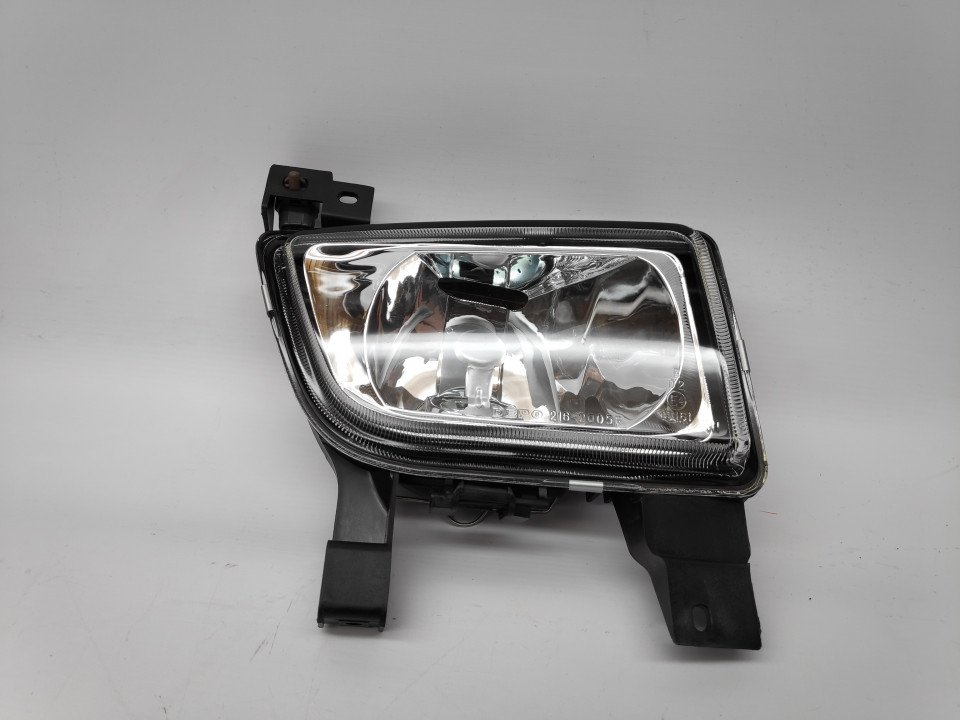 Peça - Farol Nevoeiro Direito Mazda 323 / Premacy 98-01