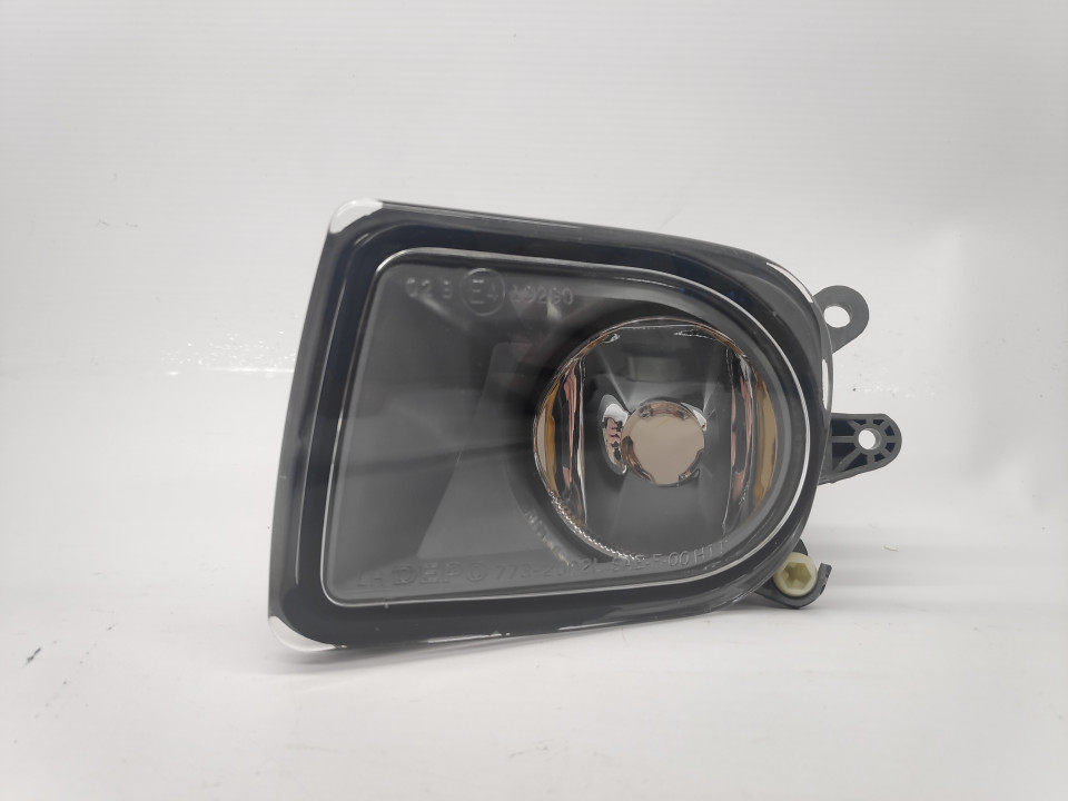 Peça - Farol Nevoeiro Esquerdo Volvo V50 04-08