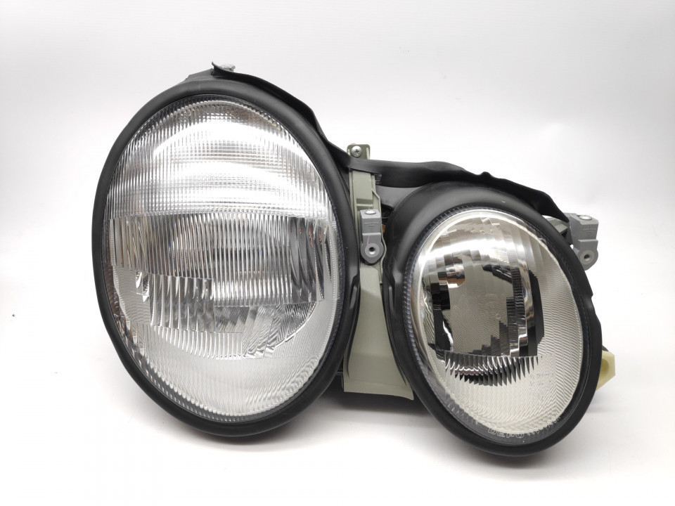 Peça - Farol Direito Mercedes W208 Clk 97-03